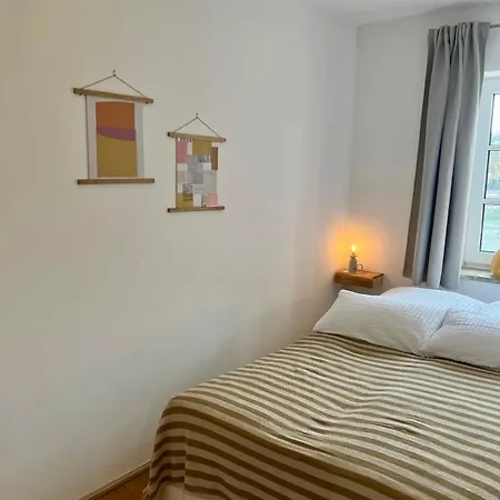 Grosse Stilvolle Altbauwohnung Im Herzen Von Bis 6 Personen Apartment
