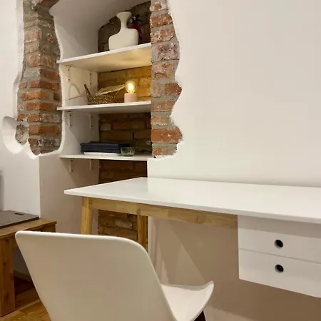 Apartment Grosse Stilvolle Altbauwohnung Im Herzen Von Bis 6 Personen