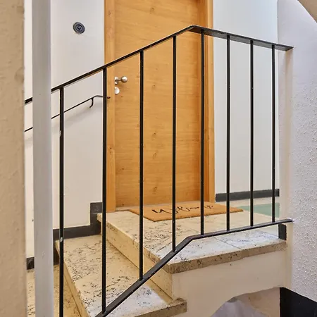 Grosse Stilvolle Altbauwohnung Im Herzen Von Bis 6 Personen Apartment *