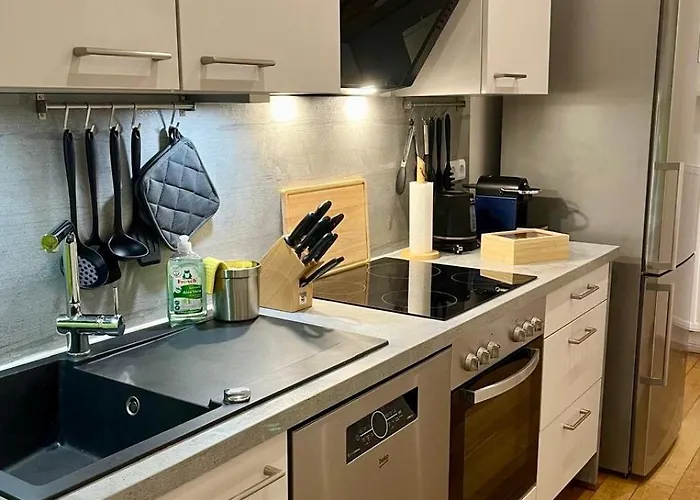 Grosse Stilvolle Altbauwohnung Im Herzen Von Bis 6 Personen *