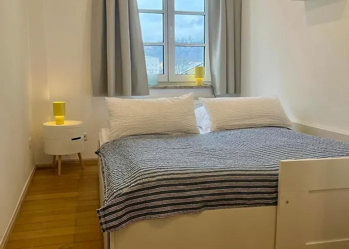 Grosse Stilvolle Altbauwohnung Im Herzen Von Bis 6 Personen * Passavia