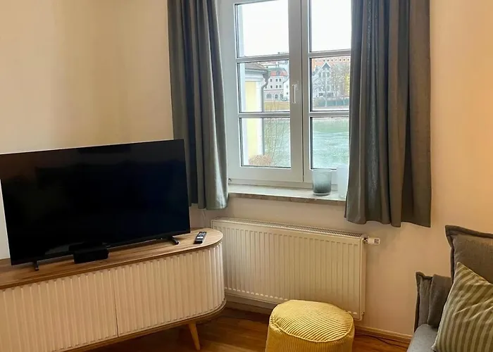 Grosse Stilvolle Altbauwohnung Im Herzen Von Bis 6 Personen